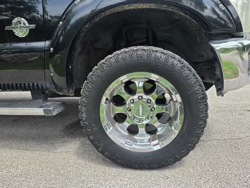 Used 2013 Ford F250 XLT w/ Chrome Pkg AWD/4WD image 32