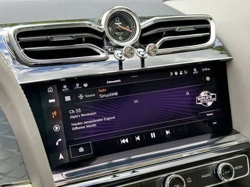 New 2024 Bentley Bentayga Extended Wheelbase image 20