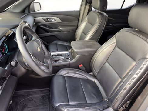 Used 2023 Chevrolet Traverse LT FWD image 5