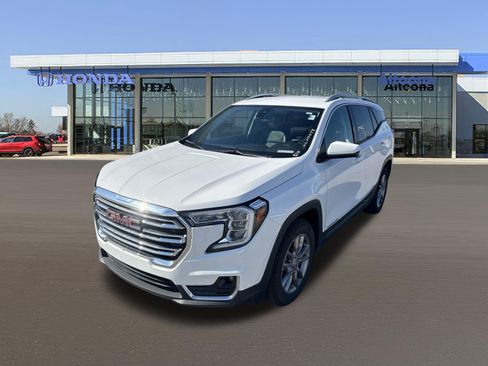 Used 2024 GMC Terrain SLT AWD/4WD image 1