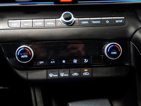 Used 2024 Hyundai Elantra SEL image 23