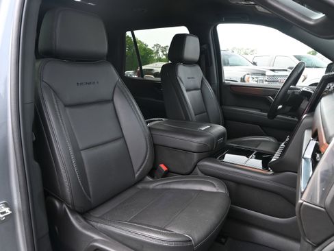 Used 2025 GMC Yukon Denali AWD/4WD image 33