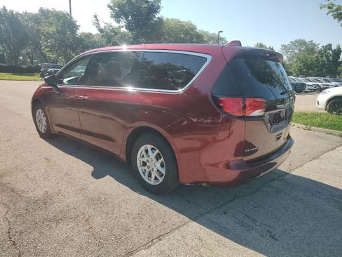 Used 2017 Chrysler Pacifica Touring FWD image 4