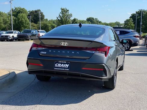 Used 2025 Hyundai Elantra Sport FWD image 8