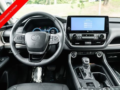 Certified 2024 Toyota Grand Highlander AWD image 13