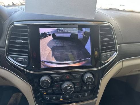 Used 2020 Jeep Grand Cherokee Overland AWD/4WD image 19