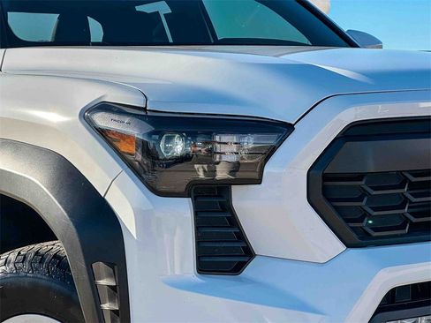 Used 2024 Toyota Tacoma TRD Off-Road image 10