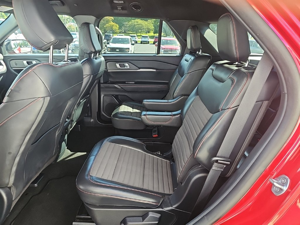 Used 2025 Ford Explorer ST-Line AWD/4WD image 11