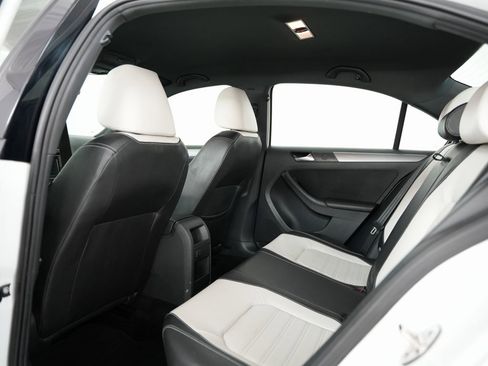 Used 2016 Volkswagen Jetta Sport image 34