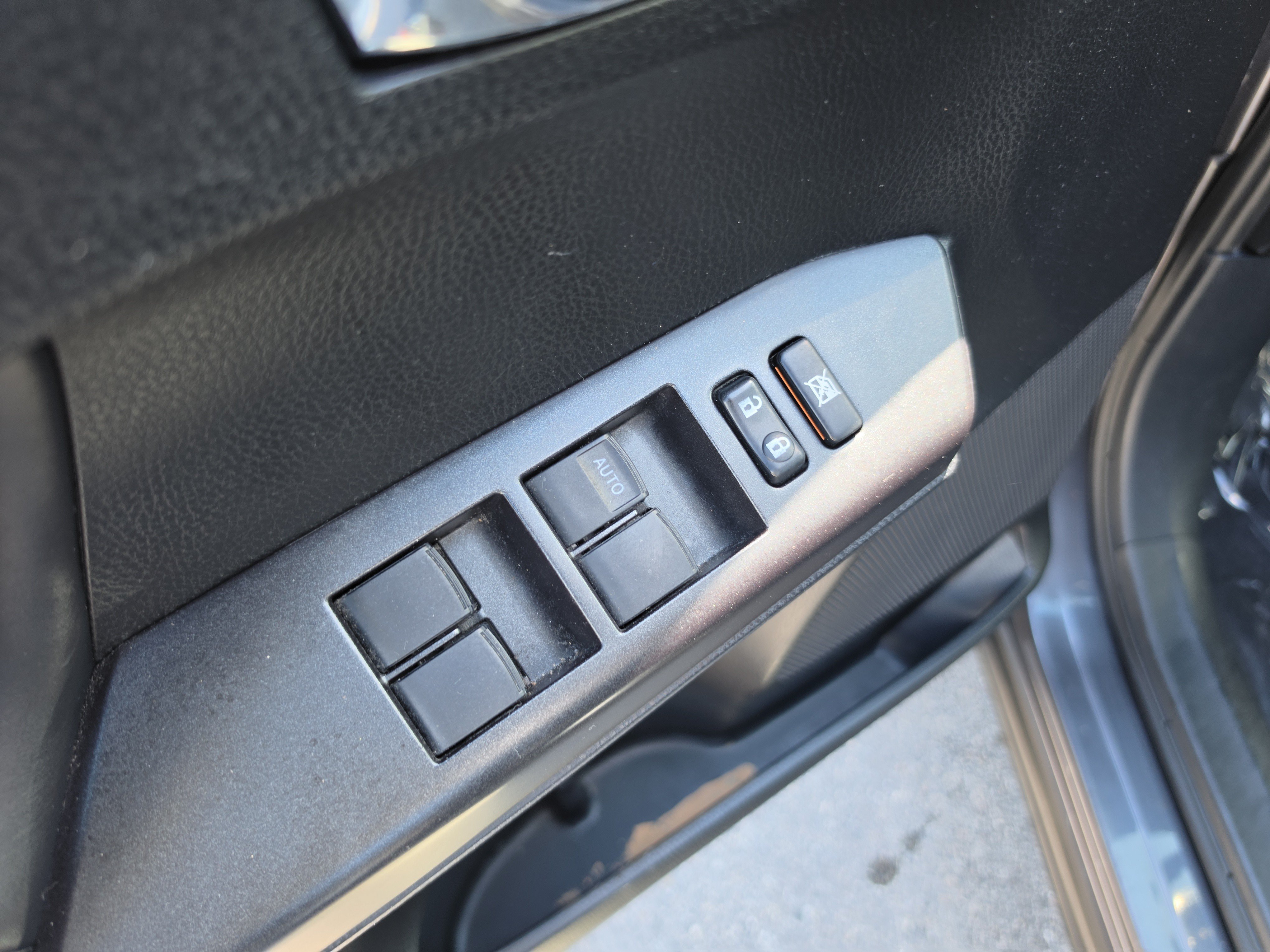 Used 2017 Toyota RAV4 XLE FWD image 22