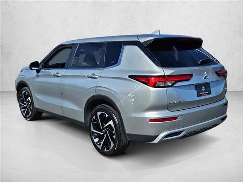 Used 2024 Mitsubishi Outlander SE image 8