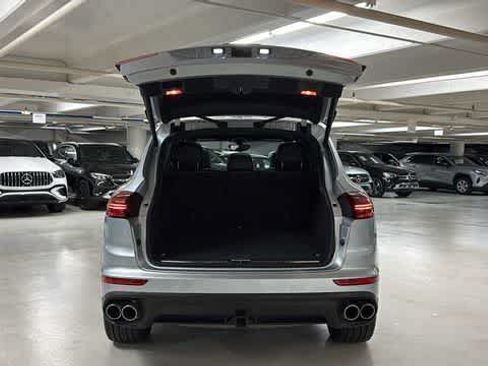 Used 2017 Porsche Cayenne S AWD/4WD image 7