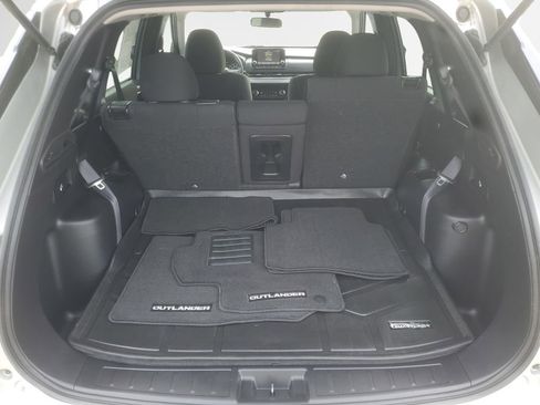 Used 2022 Mitsubishi Outlander ES FWD image 25