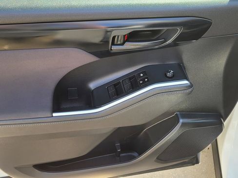 Used 2023 Toyota Highlander LE image 21