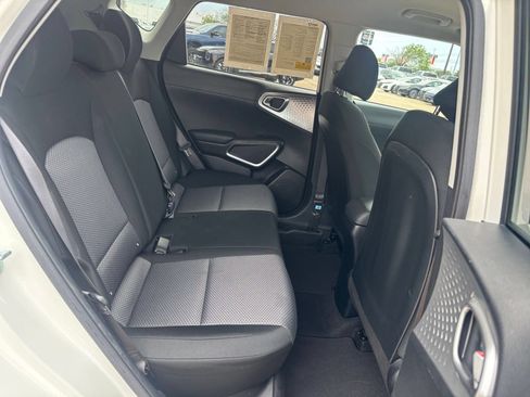 Used 2025 Kia Soul LX w/ LX Technology Package FWD image 23
