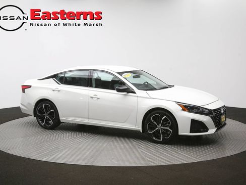 Used 2025 Nissan Altima 2.5 SR FWD image 46