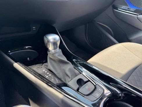 Used 2021 Toyota C-HR XLE FWD image 23