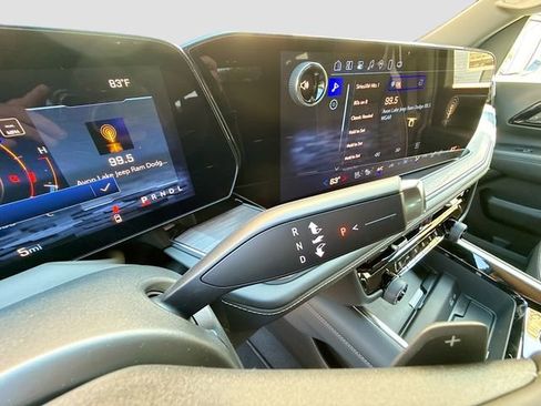 New 2025 Chevrolet Suburban Premier image 18