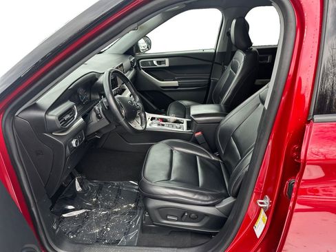 Used 2021 Ford Explorer XLT w/ Equipment Group 202A image 9