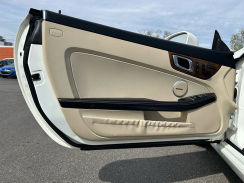 Used 2015 Mercedes-Benz SLK 250 image 30