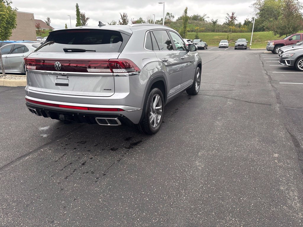 Used 2024 Volkswagen Atlas Cross Sport SEL R-Line AWD/4WD image 11