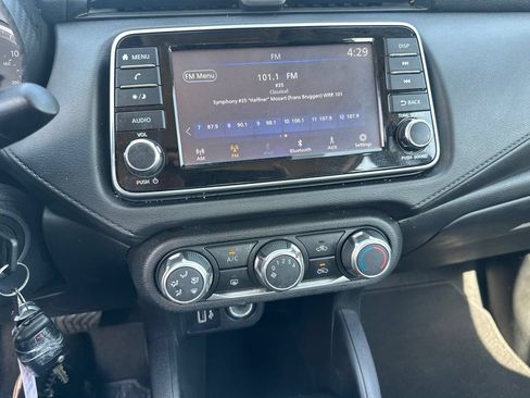 Used 2022 Nissan Versa S FWD image 22