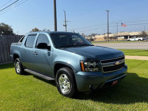 Used 2010 Chevrolet Avalanche LT image 3