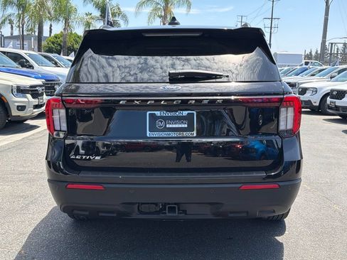 Used 2025 Ford Explorer Active RWD image 11
