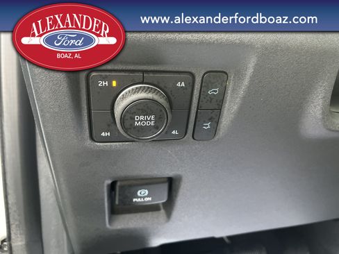 Used 2025 Ford Expedition Active AWD/4WD image 25