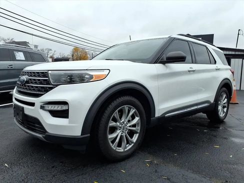 Used 2020 Ford Explorer XLT w/ Equipment Group 202A image 7