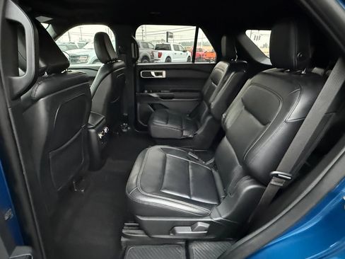 Used 2020 Ford Explorer XLT w/ Equipment Group 202A AWD/4WD image 14