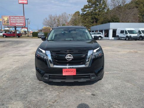 Used 2024 Nissan Pathfinder SV image 8