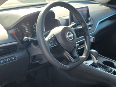 Used 2025 Nissan Altima 2.5 S FWD image 12