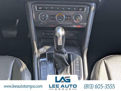 Used 2020 Volkswagen Tiguan SEL AWD/4WD image 18