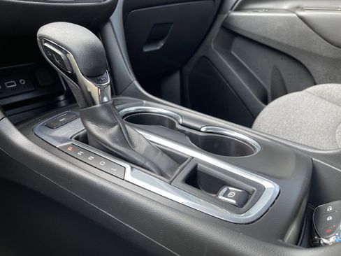 Used 2023 Chevrolet Equinox LT image 30