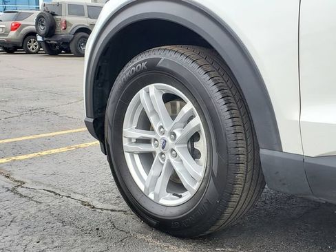 Used 2024 Ford Explorer XLT w/ Equipment Group 202A AWD/4WD image 34