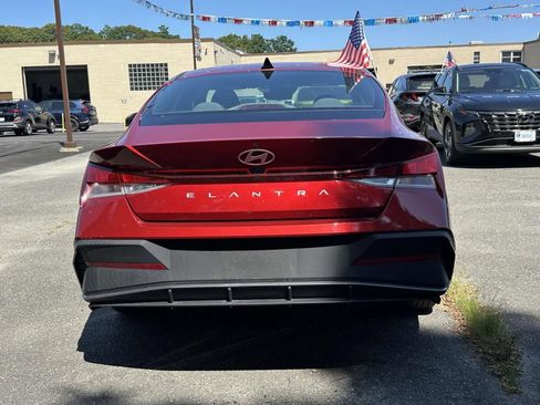 Used 2024 Hyundai Elantra SEL FWD image 34
