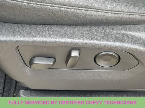 Used 2025 Chevrolet Suburban Z71 image 23