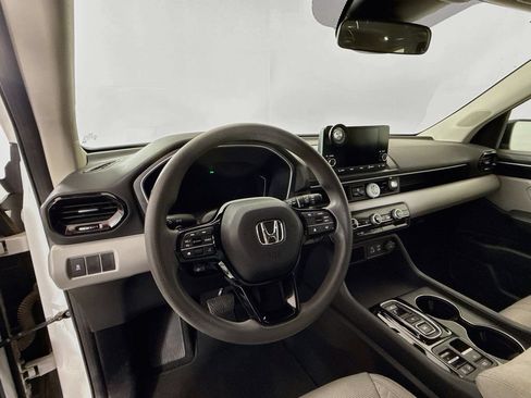 Used 2023 Honda Pilot LX image 9