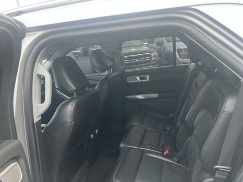 Used 2022 Ford Explorer Limited AWD/4WD image 14