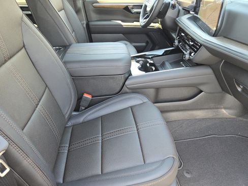 New 2026 Chevrolet Suburban High Country image 10