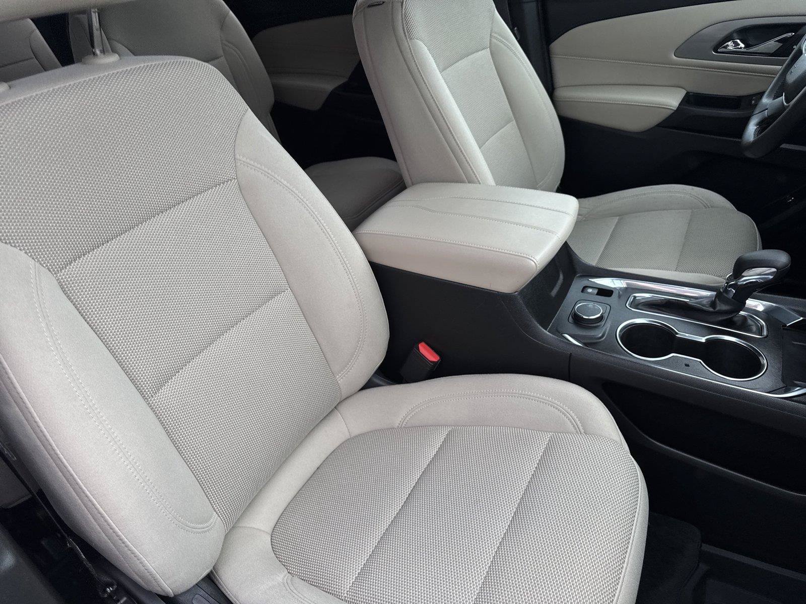 Used 2023 Chevrolet Traverse LT FWD image 37