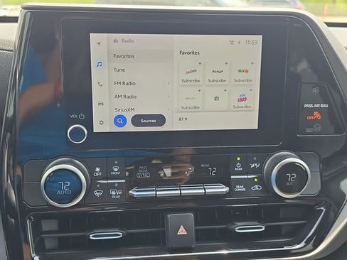 Used 2023 Toyota Highlander LE image 22