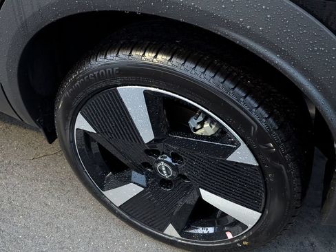 New 2025 Nissan Kicks SR FWD image 9