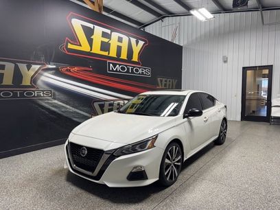 Used 2021 Nissan Altima 2.5 SR w/ SR Premium Package