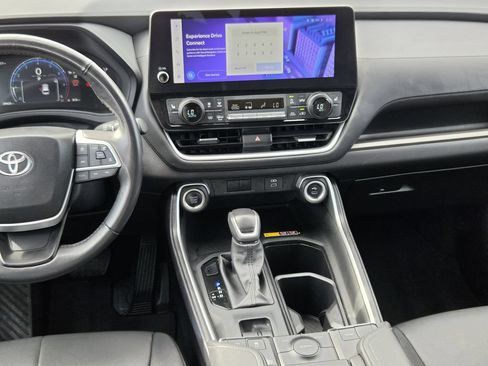 Used 2025 Toyota Grand Highlander FWD image 17