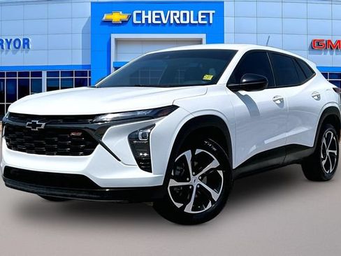 Used 2024 Chevrolet Trax RS w/ Driver Confidence Package FWD image 3