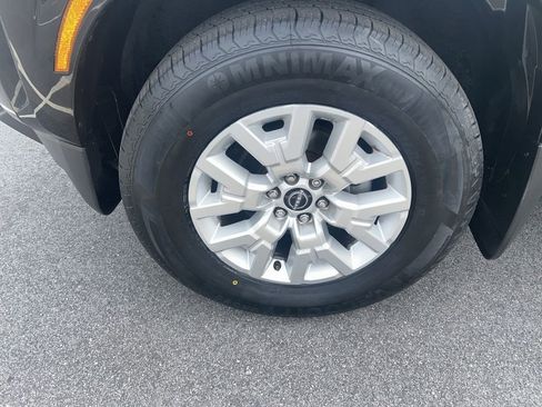 Used 2023 Nissan Frontier SV w/ Technology Package image 9