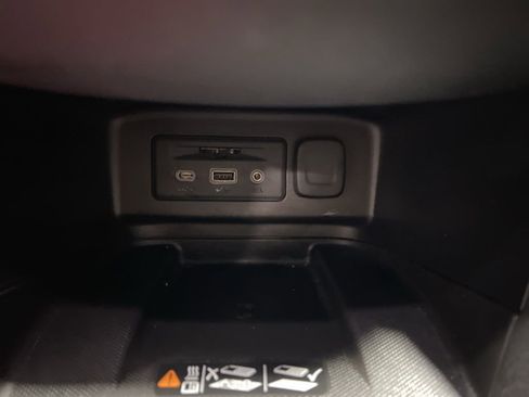 Used 2019 Chevrolet Equinox Premier image 32