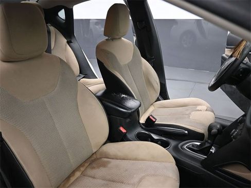 Used 2015 Dodge Dart SXT image 25